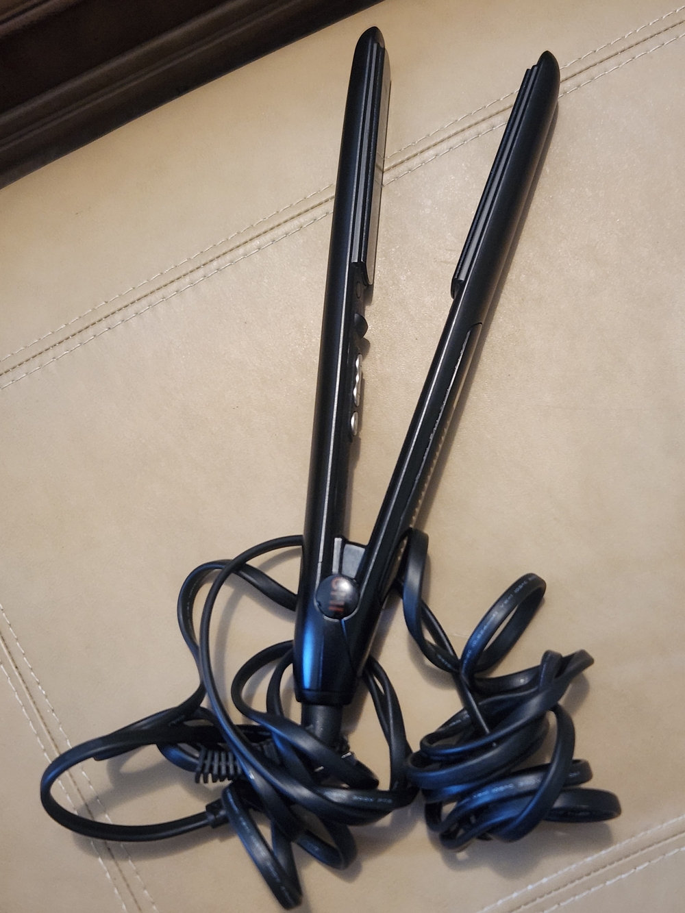 Onyx Black Hair Straightener with Blue LED Display - Picture 3 of 6